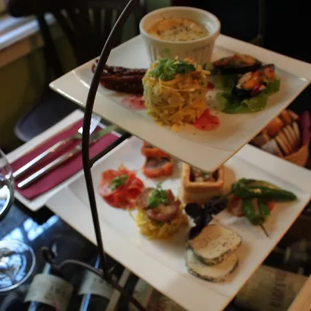 G&b - And Wines Hostal