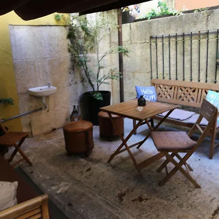 G&b - And Wines Hostal