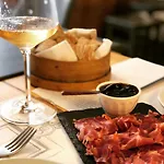 G&b - And Wines 호스텔 *