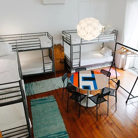 G&b - And Wines Hostel