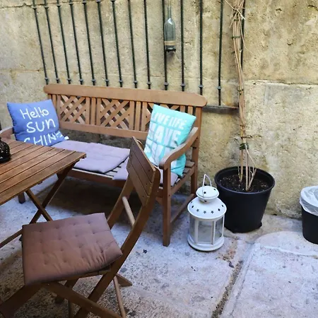 Hostel G&b - And Wines *